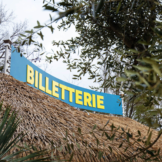 Métier du Zoo : Gestionnaire de caisse - Emploi - ZooParc de Beauval - Devanture de la billetterie à l’entrée Sud du ZooParc de Beauval